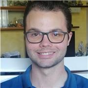 Sono uno studente universitario che offre ripetizioni di Storia e Italiano. Sono libero durante il weekend, per ogni ora prendo 12 euro